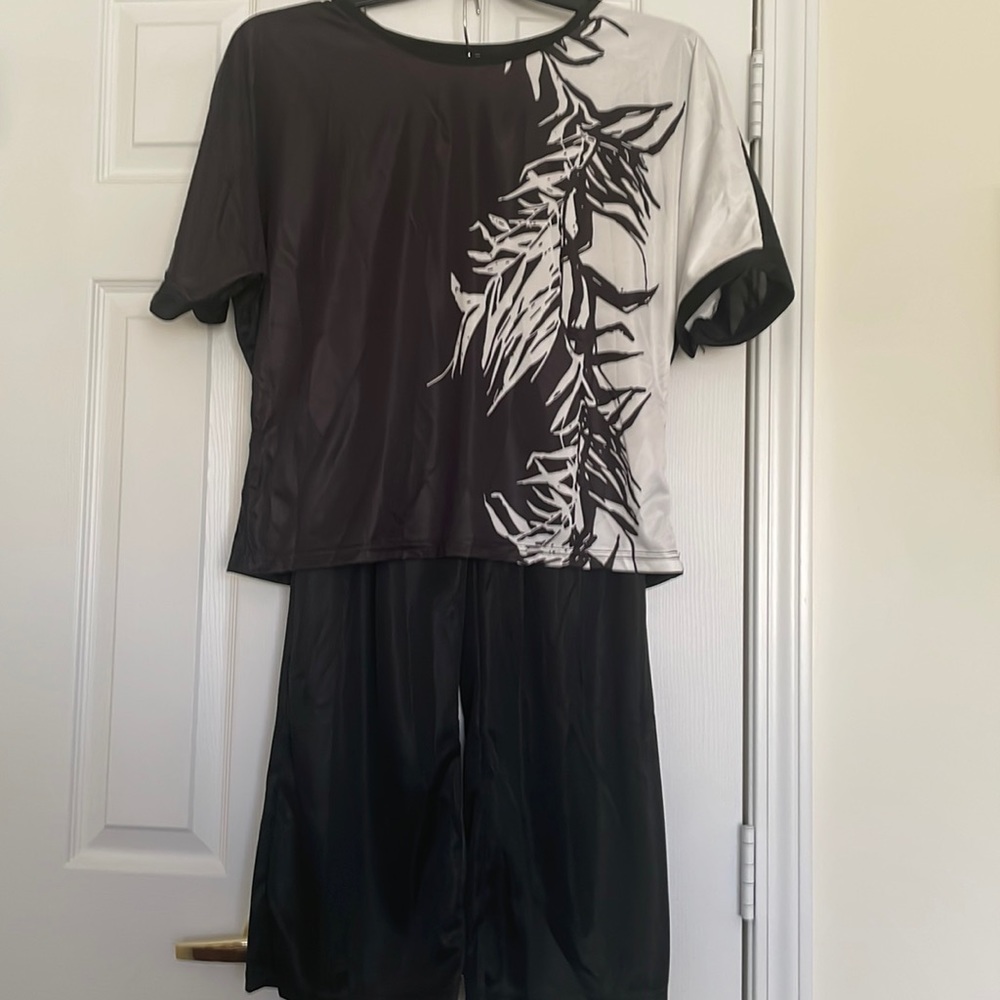 New black casual wrinkle free top with matching pants.  Rayon material.